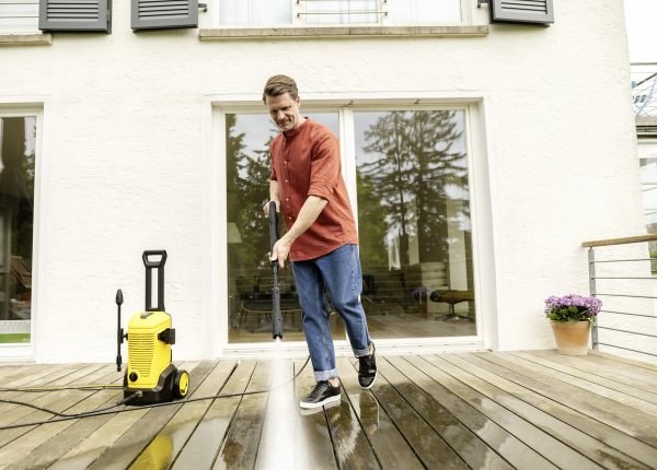 The K 5 pressure washer is the ideal tool for regular cleaning tasks tackling moderate dirt, such as on vehicles and medium-sized surfaces around the garden. Its equipment includes a trigger gun, an 8-metre-long high-pressure hose, a Vario Power Spray lance (VPS), a Dirt Blaster with rotating point jet for removing the most stubborn dirt and a reliable water filter to protect the pump against the ingress of small dirt particles. The pressure can be easily adjusted on the Vario Power Spray lance (VPS) simply by turning – for particularly targeted cleaning that is gentle on surfaces. The Dirt Blaster with rotating point jet ensures excellent cleaning results, even on stubborn dirt. All accessories can be stored on the device itself with ease.