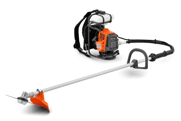 531RB Durable backpack brushcutter developed for the most demanding professional customers. The compact design is ideal for working in slopes and the robust spring dampeners in the frame minimize vibrations. Easy maintenance is achieved through a float carburetor and separate covers for the air filter, cylinder and muffler.