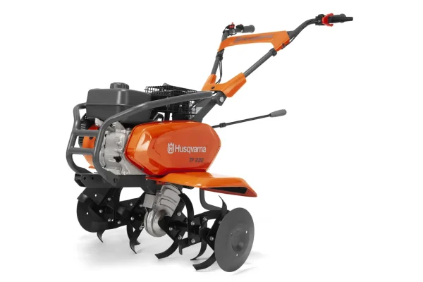 TF 230 A basic and handy tiller that is easy to manoeuvre. Powered by a reliable and powerful Husqvarna engine and equipped with a bumper to protect the engine in use or during transportation. Foldable handlebar and transport wheel is standard. The fully sealed transmission makes it a perfect and long-lasting partner for work in wet cultures. This is a tiller for every customer who values durability and long-lasting efficiency.