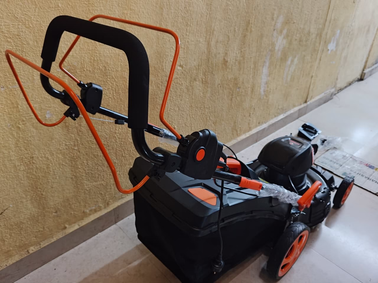 Stallion 1800 W Induction Motor Push Type 18 Inch 50L Electric Lawnmower 2 awn mower india, electric lawn mower 1200w, induction motor lawn cutter, stallion lawn mower 18 inch, best lawn mower for home garden, 50l grass bag lawn mower, garden lawn cutting machine, wired electric lawn mower india, heavy duty lawnmower, stallion 1200w mower